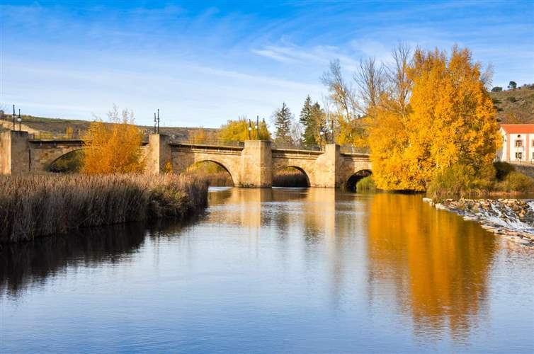 Un Viaje Po tico De Soria A Oporto Por El R o Duero En 16 Etapas un-viaje-po-tico-de-soria-a-oporto-por-el-r-o-duero-en-16-etapas