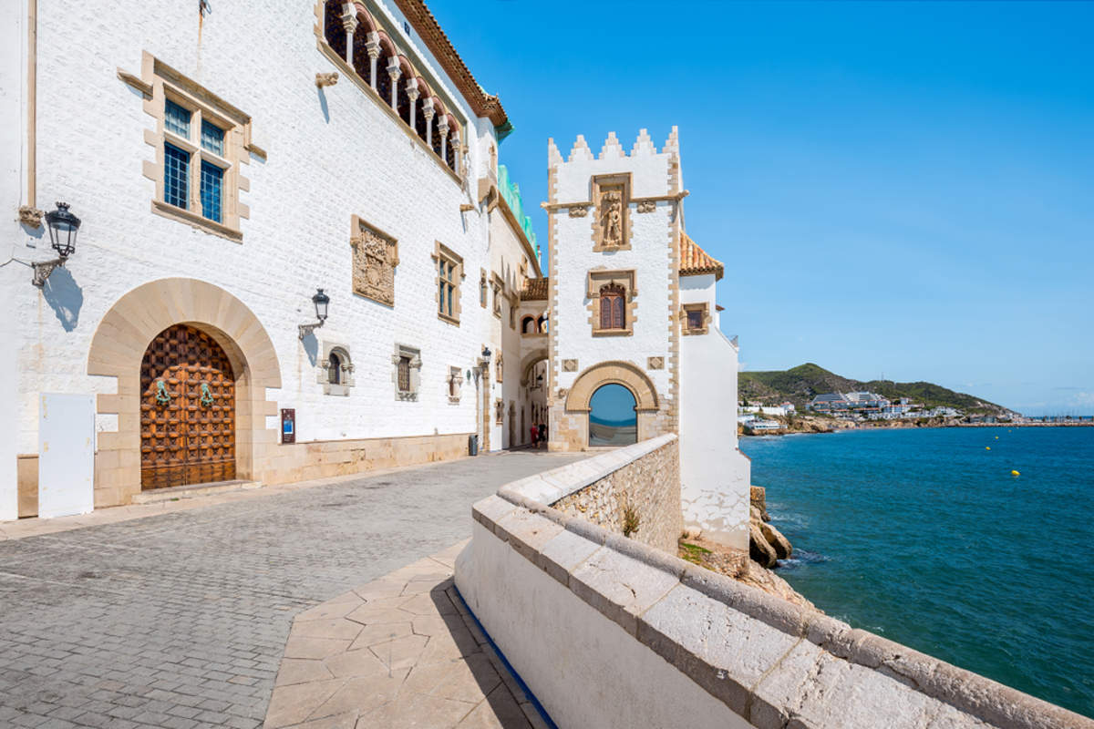 Sitgesas Playas, modernismo y malvasía: Sitges en tres tardes de verano invencibles