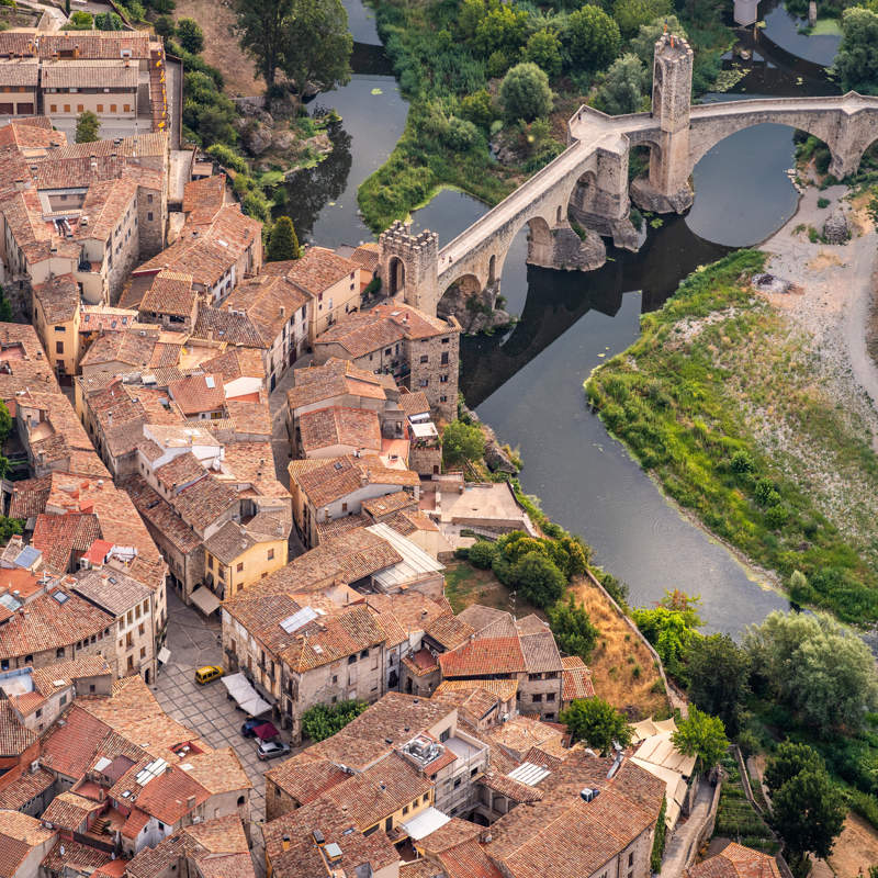 Este es el pueblo más bonito al que viajar este mayo (y está en Girona)