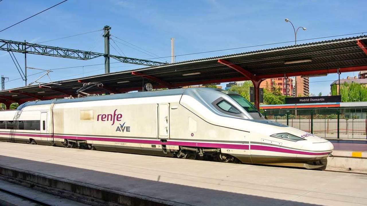 Pantalla táctil y más asientos: AVE y Avlo lanzan sus nuevos trenes con billetes a 7 euros
