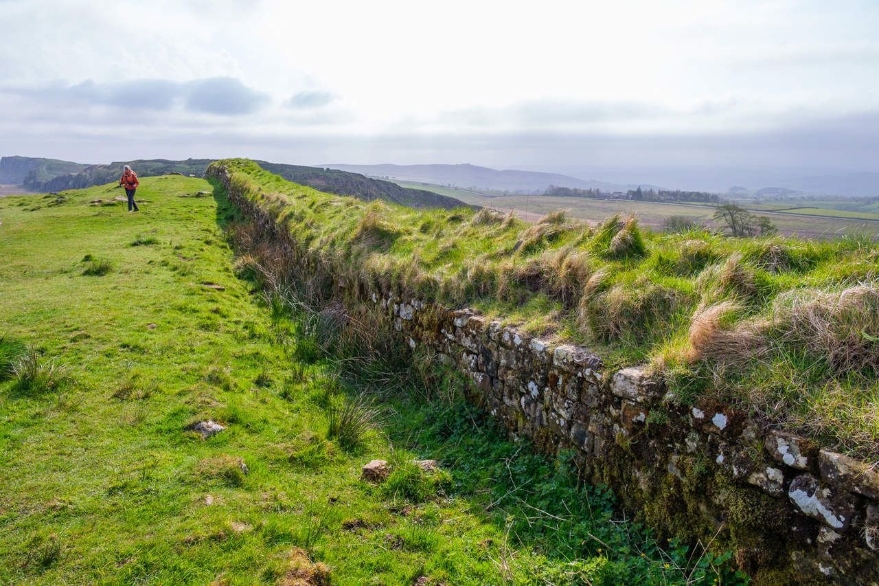 https://content-viajes.nationalgeographic.com.es/medio/2024/06/10/muro-de-adriano-03_b840fa49_240610171758_1280x853.jpg