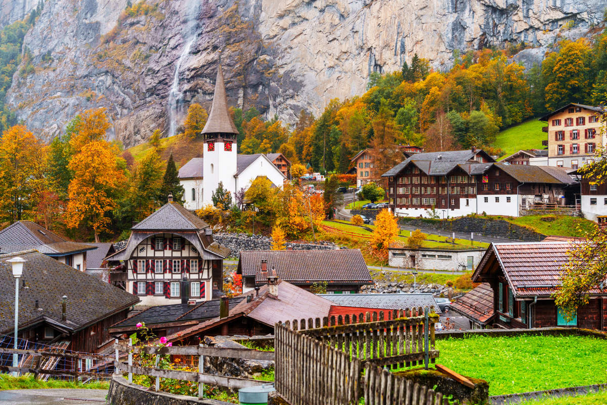Entre cascadas y bosques: este es el pueblo más bonito de la Suiza otoñal