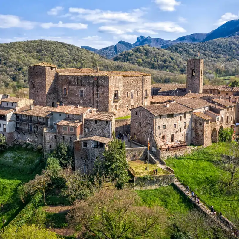 El único pueblo medieval de España rodeado de volcanes está en Girona