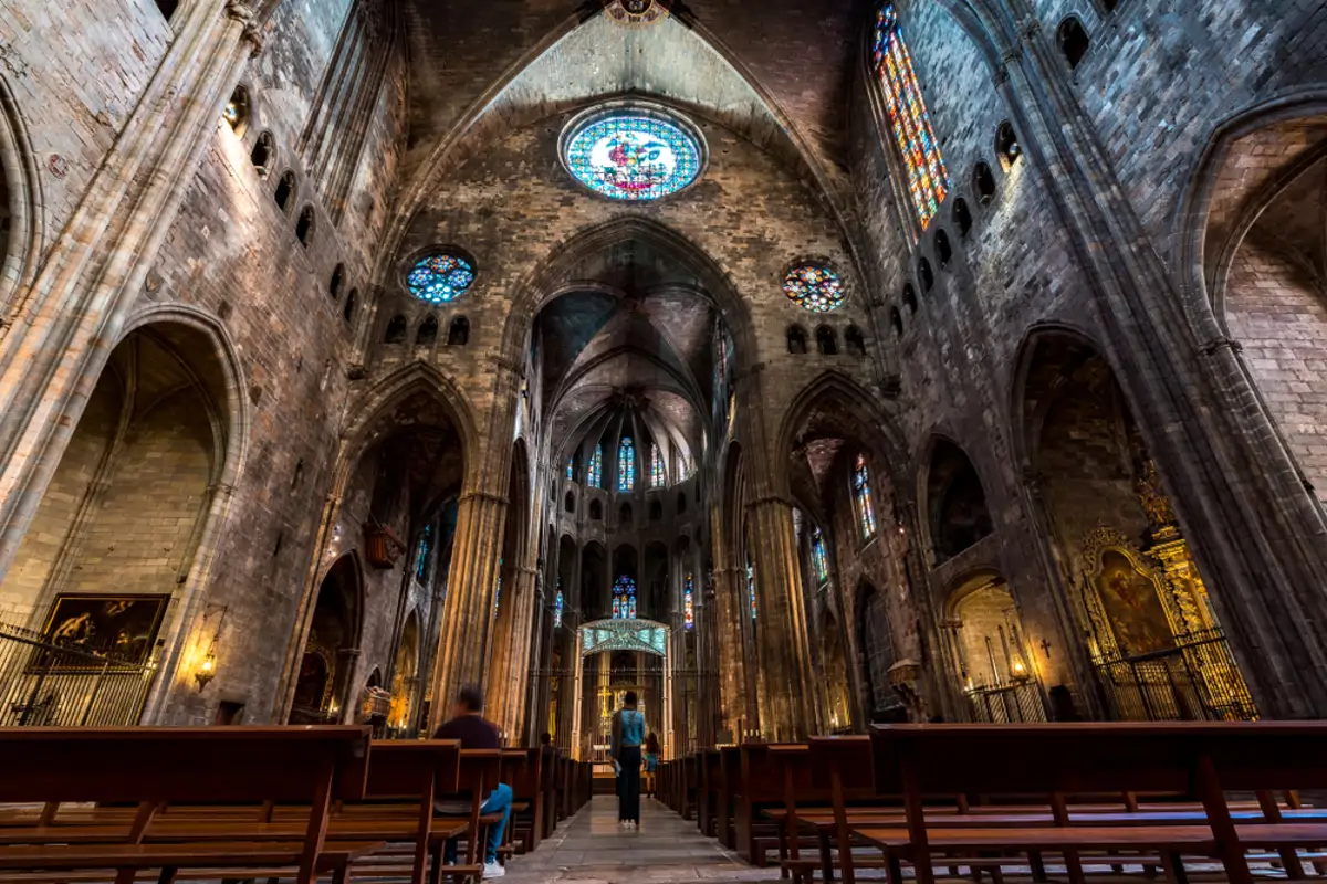 La catedral catalana que atesora el Tapiz de la Creación