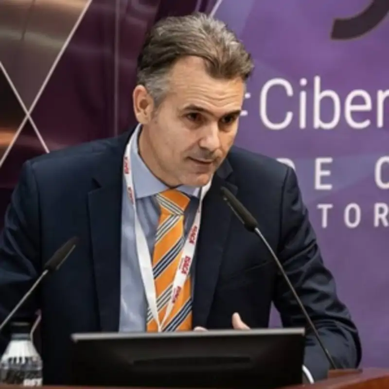 Francisco Luis de Andrés, experto con más de 25 años en ciberseguridad: "Cuando viajamos no deberíamos conectarnos a puntos de acceso wifi que no conocemos"
