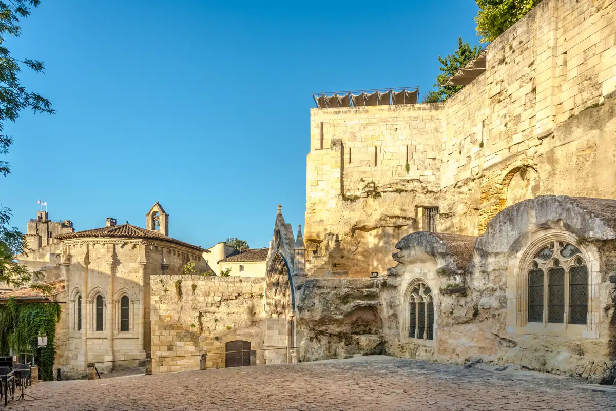 Qué ver en Saint-Emilion, el pueblo del vino más bonito de Francia