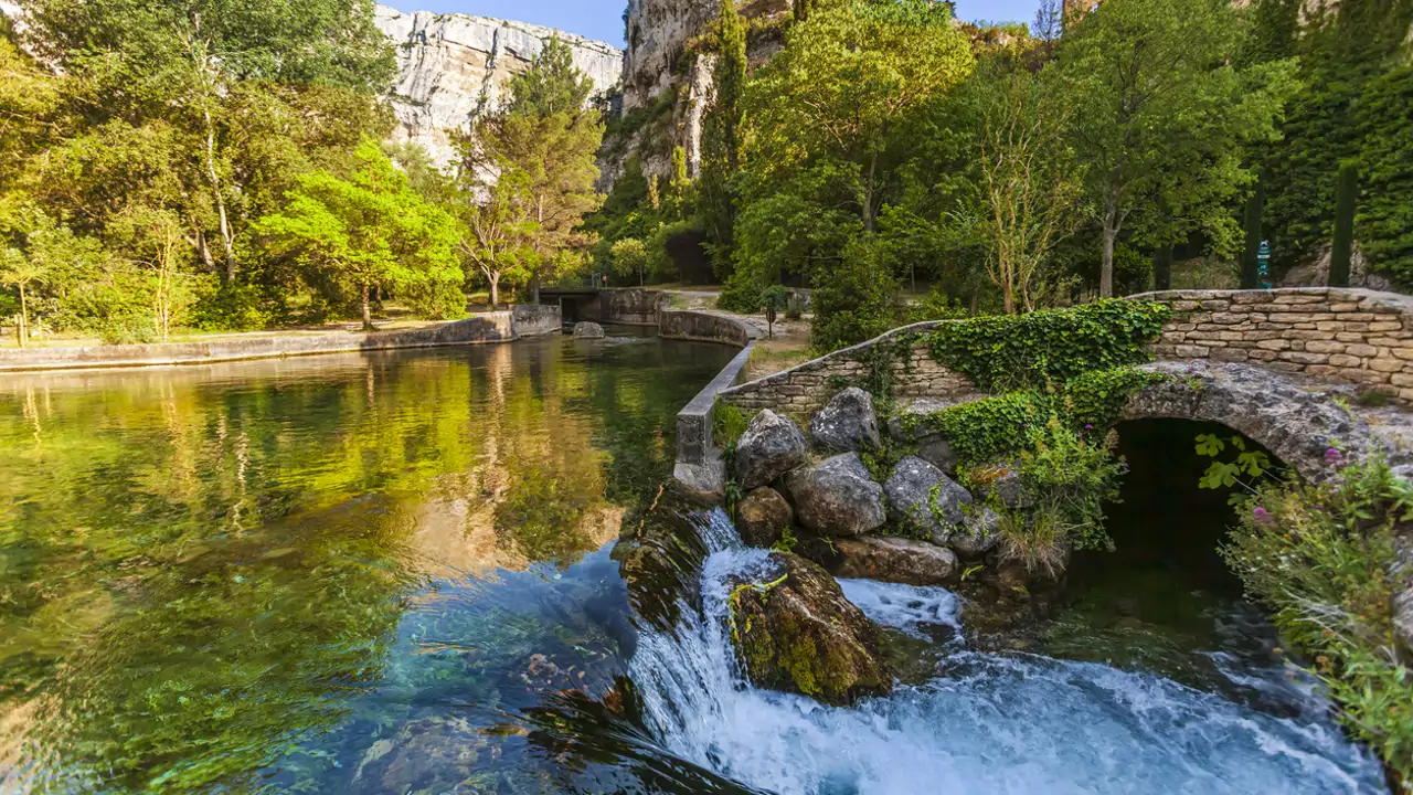 El bucólico pueblo del sur de Francia donde se inventó el amor