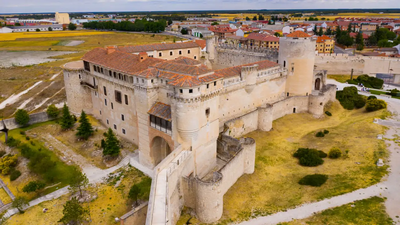 El pueblo medieval de Castilla y León donde hasta las iglesias forman parte de la muralla