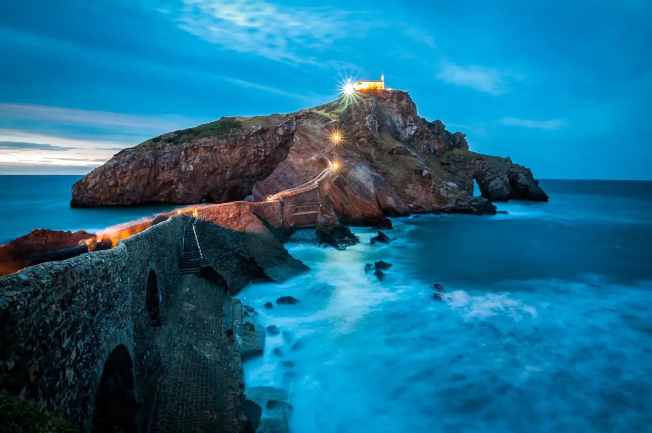 Cuándo se ilumina San Juan de Gaztelugatxe, la ermita más famosa del ...