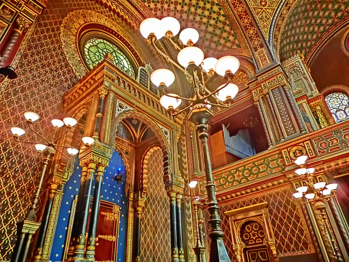 La sinagoga más bonita de Europa está escondida en Praga: una “Alhambra ...