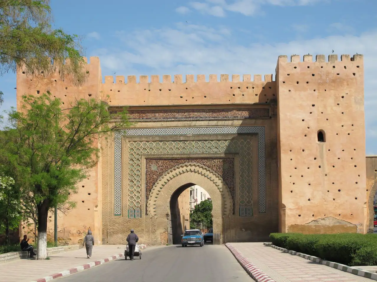   Bab el Khamis, una puerta a la vida cotidiana de Meknes  