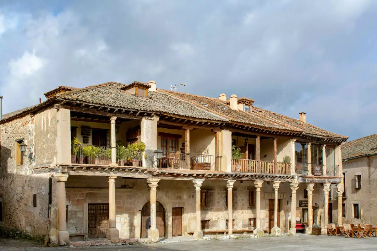 El pueblo de Castilla y León donde Samantha VallejoNájera cumplió