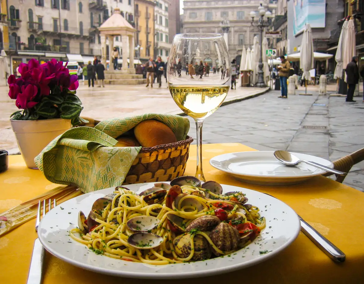 Plato de spaghetti alle vongole